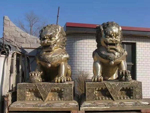 狮子雕塑 
