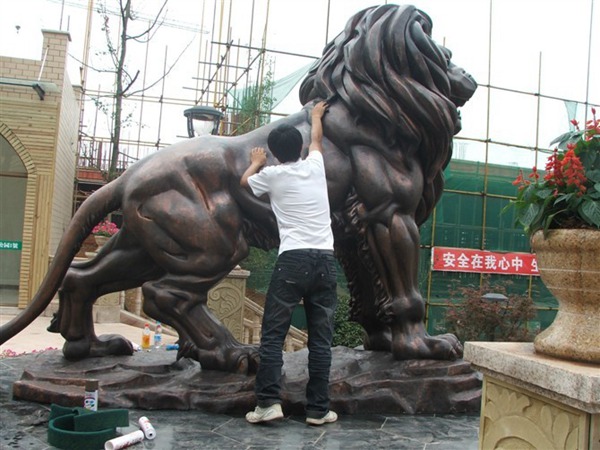 狮子雕塑 