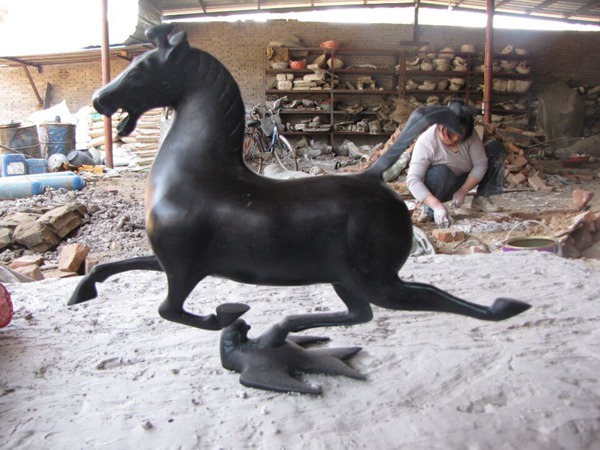 马雕塑 